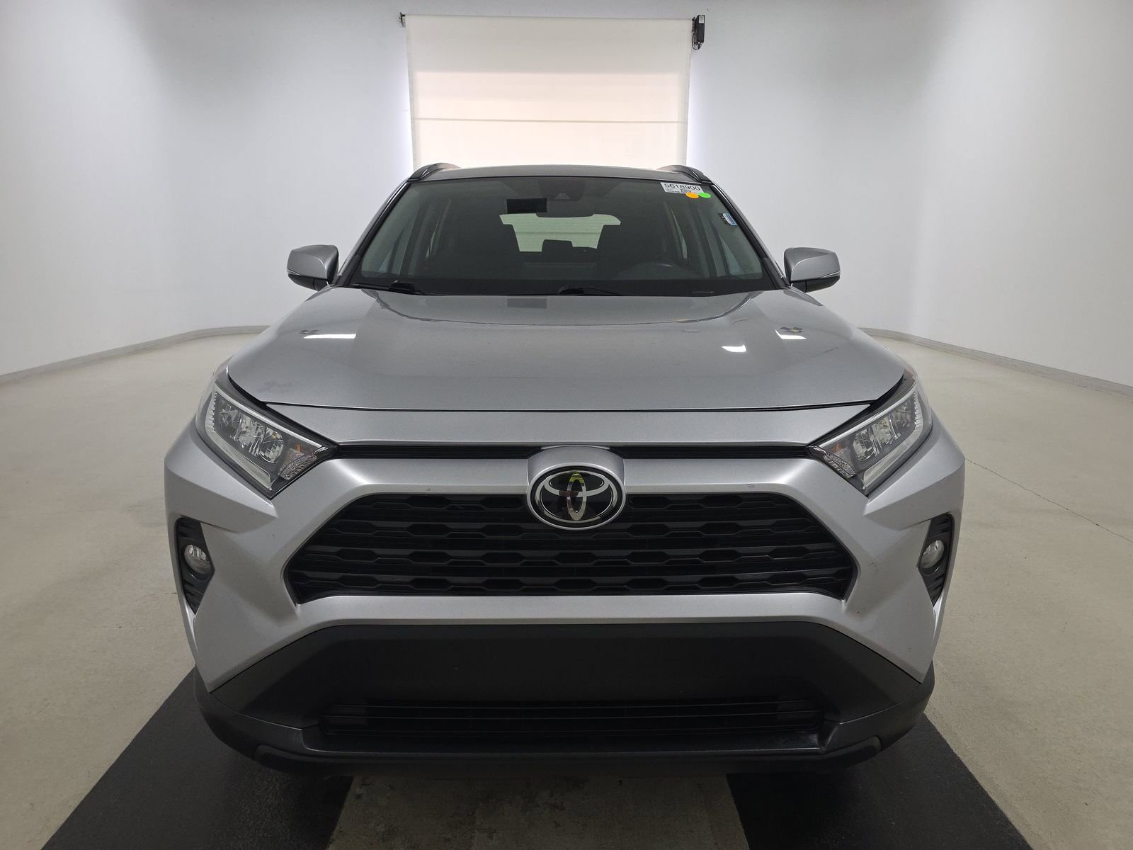2021 Toyota RAV4 XLE photo 2