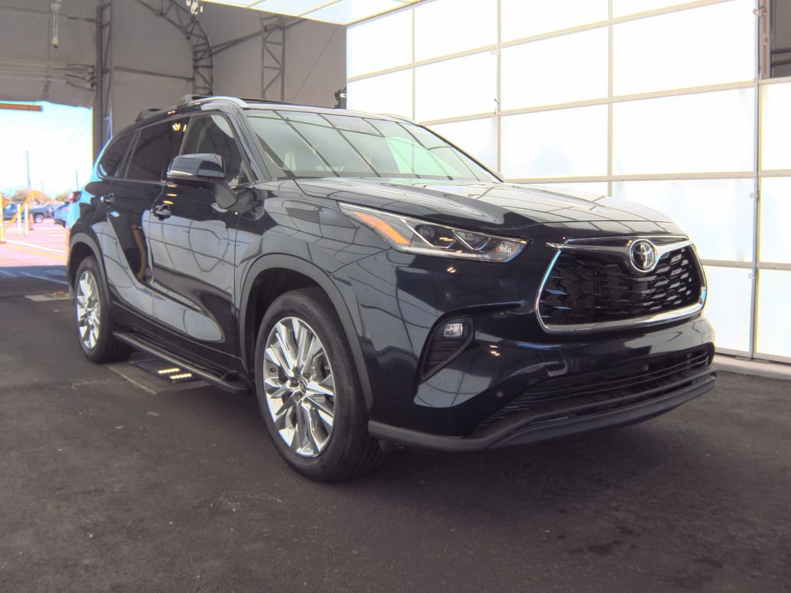 2023 Toyota Highlander Limited photo 4