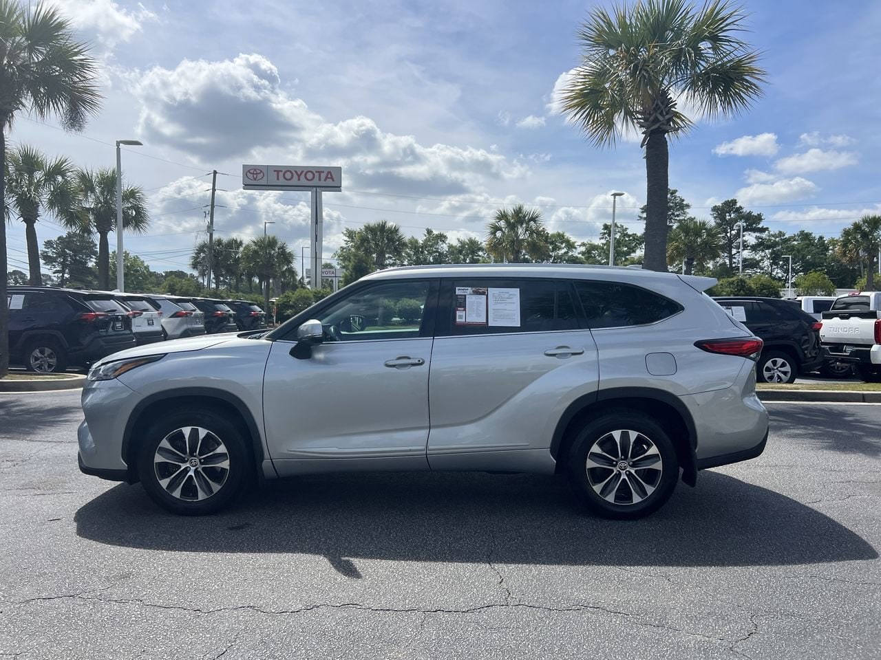 2020 Toyota Highlander XLE photo 6