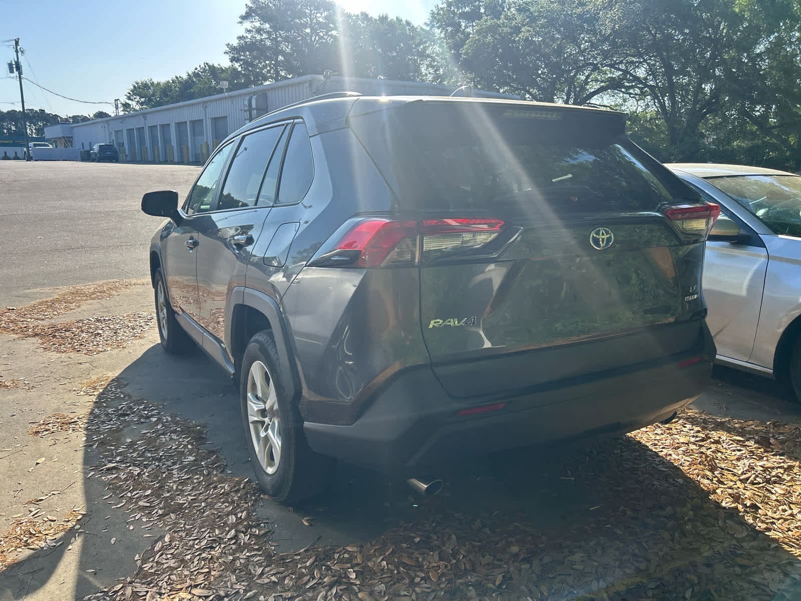 2021 Toyota RAV4 Hybrid LE photo 2