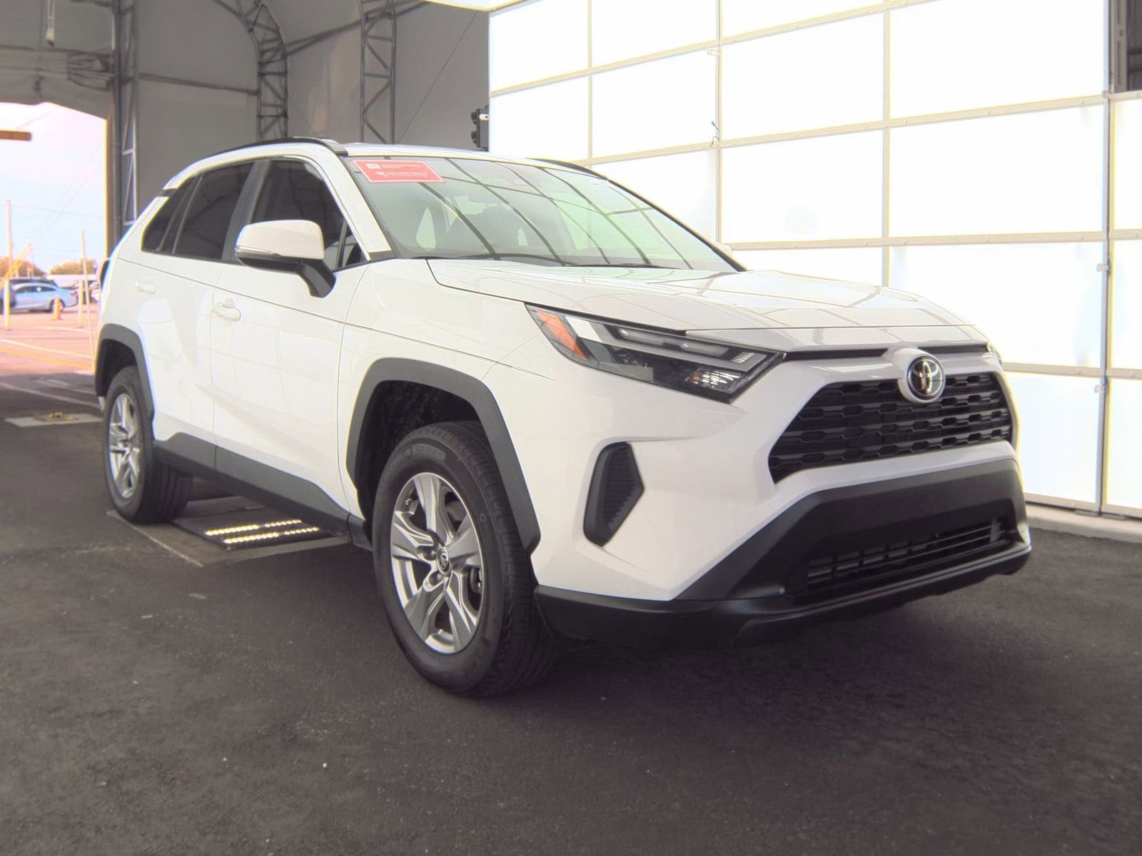 2024 Toyota RAV4 XLE photo 5