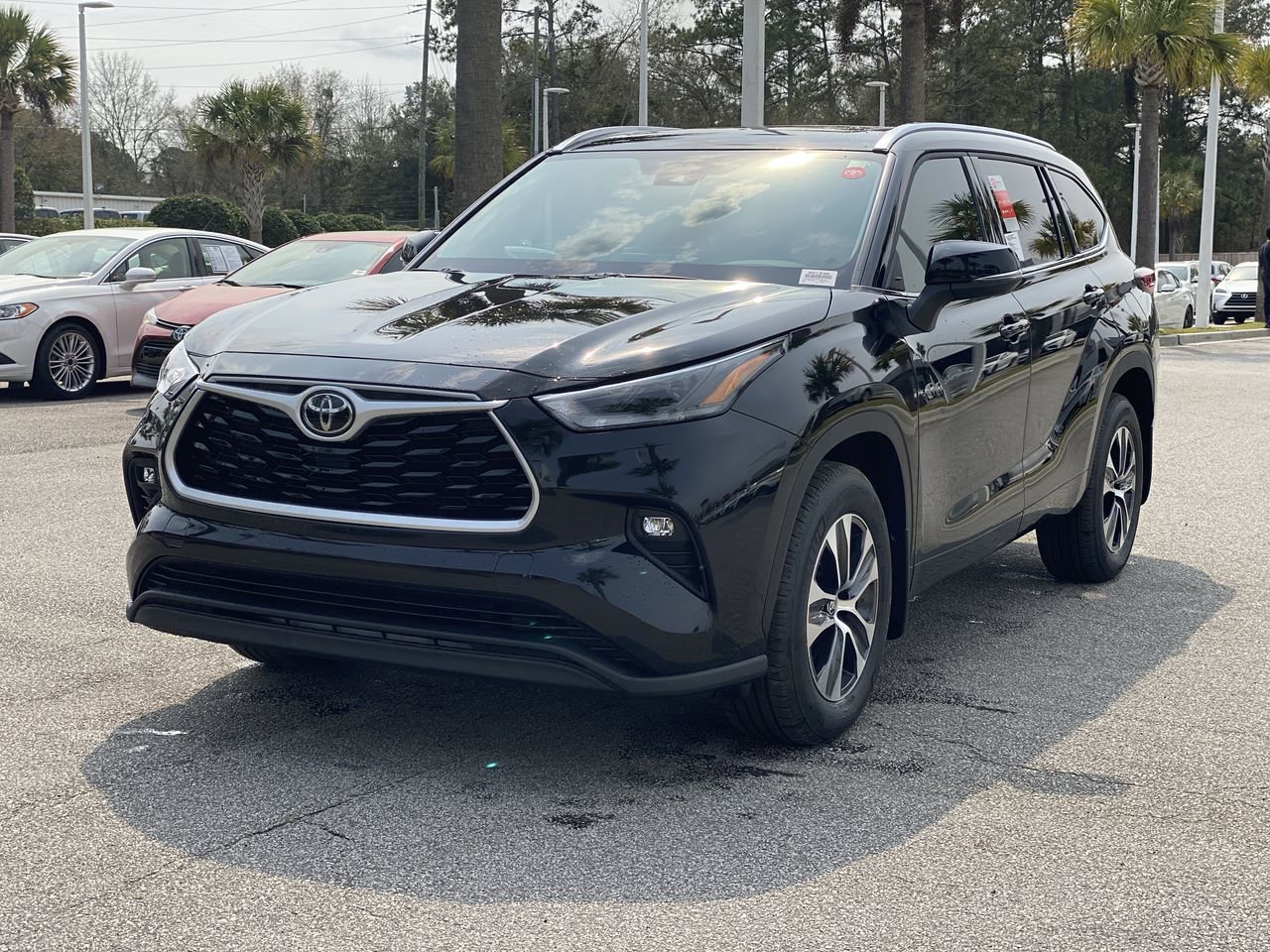 2021 Toyota Highlander XLE photo 3