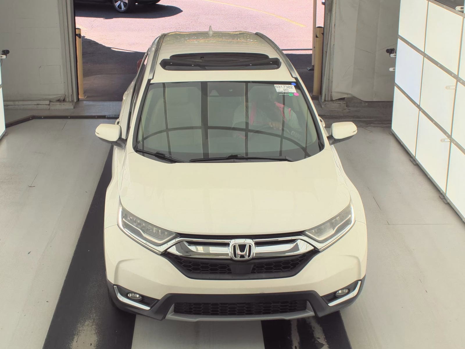 2018 Honda CR-V Touring photo 2