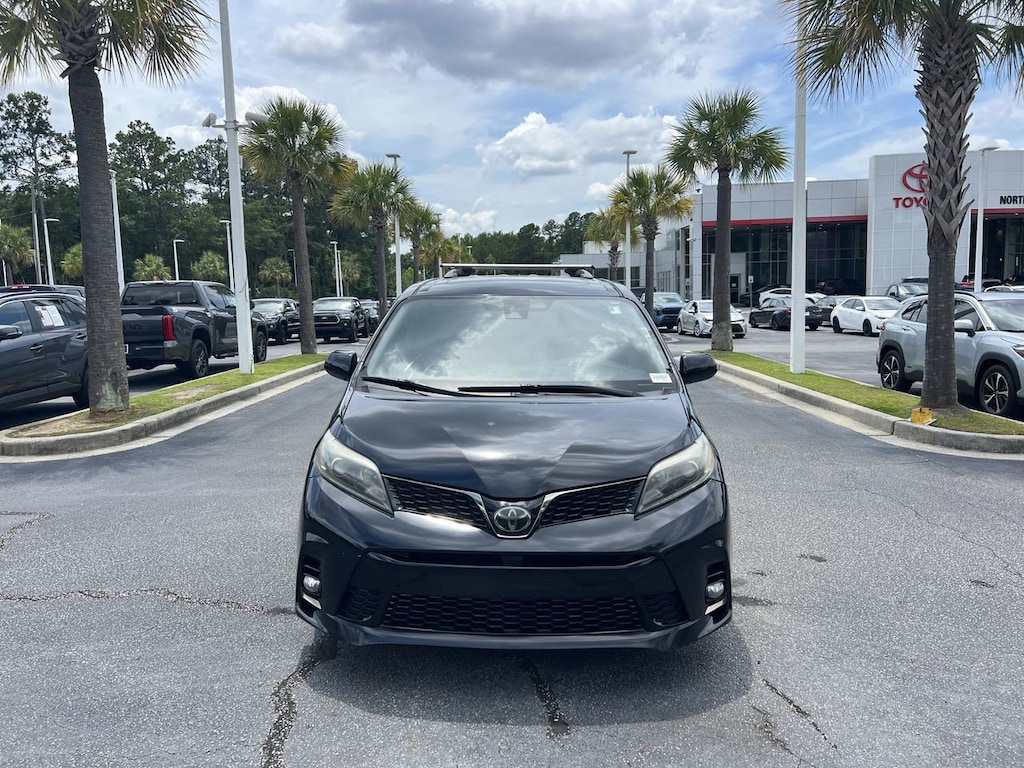 Used 2018 Toyota Sienna SE Premium Minivan