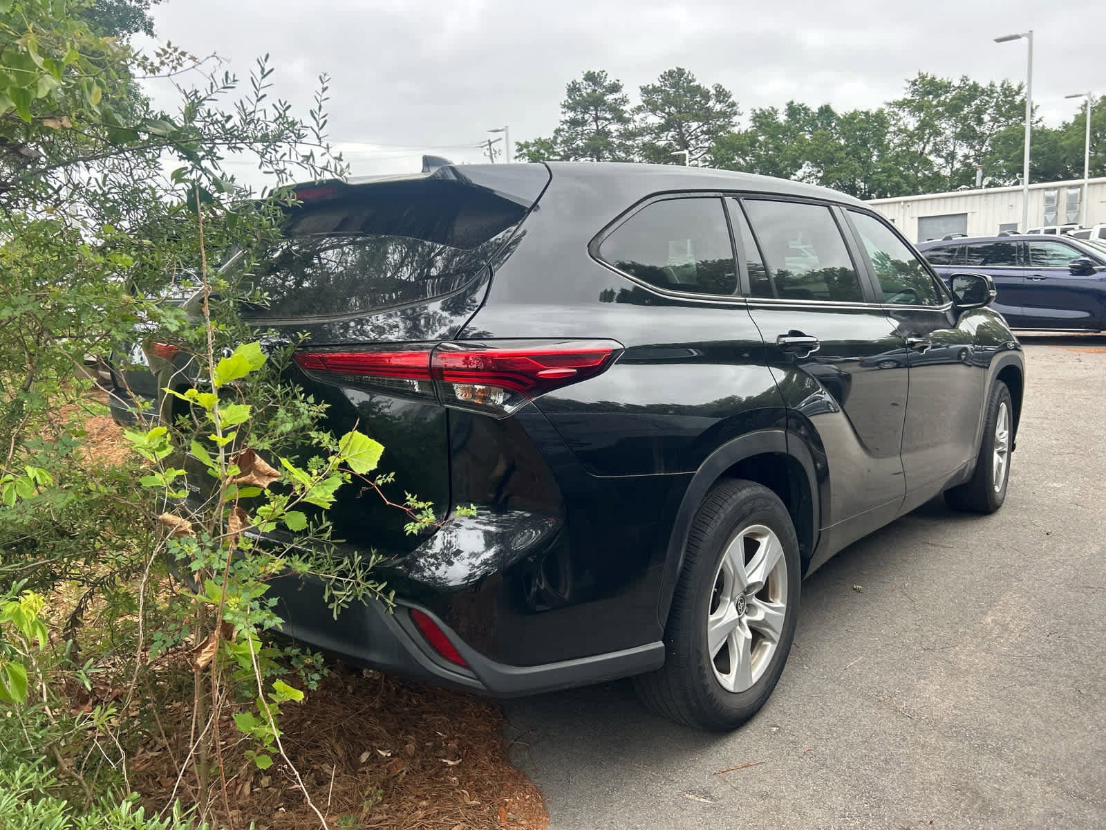 2023 Toyota Highlander L photo 5