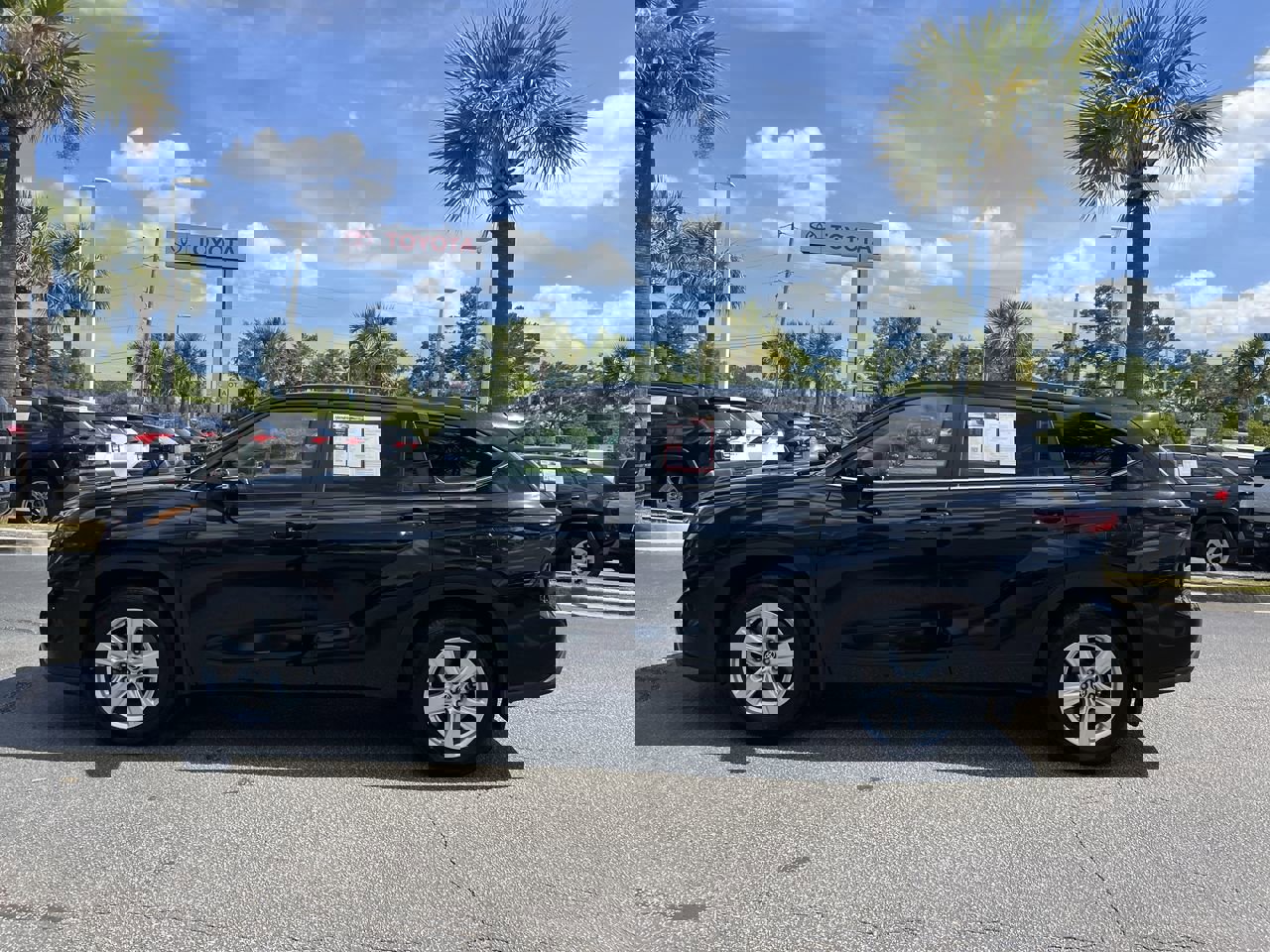 2024 Toyota Highlander LE photo 6