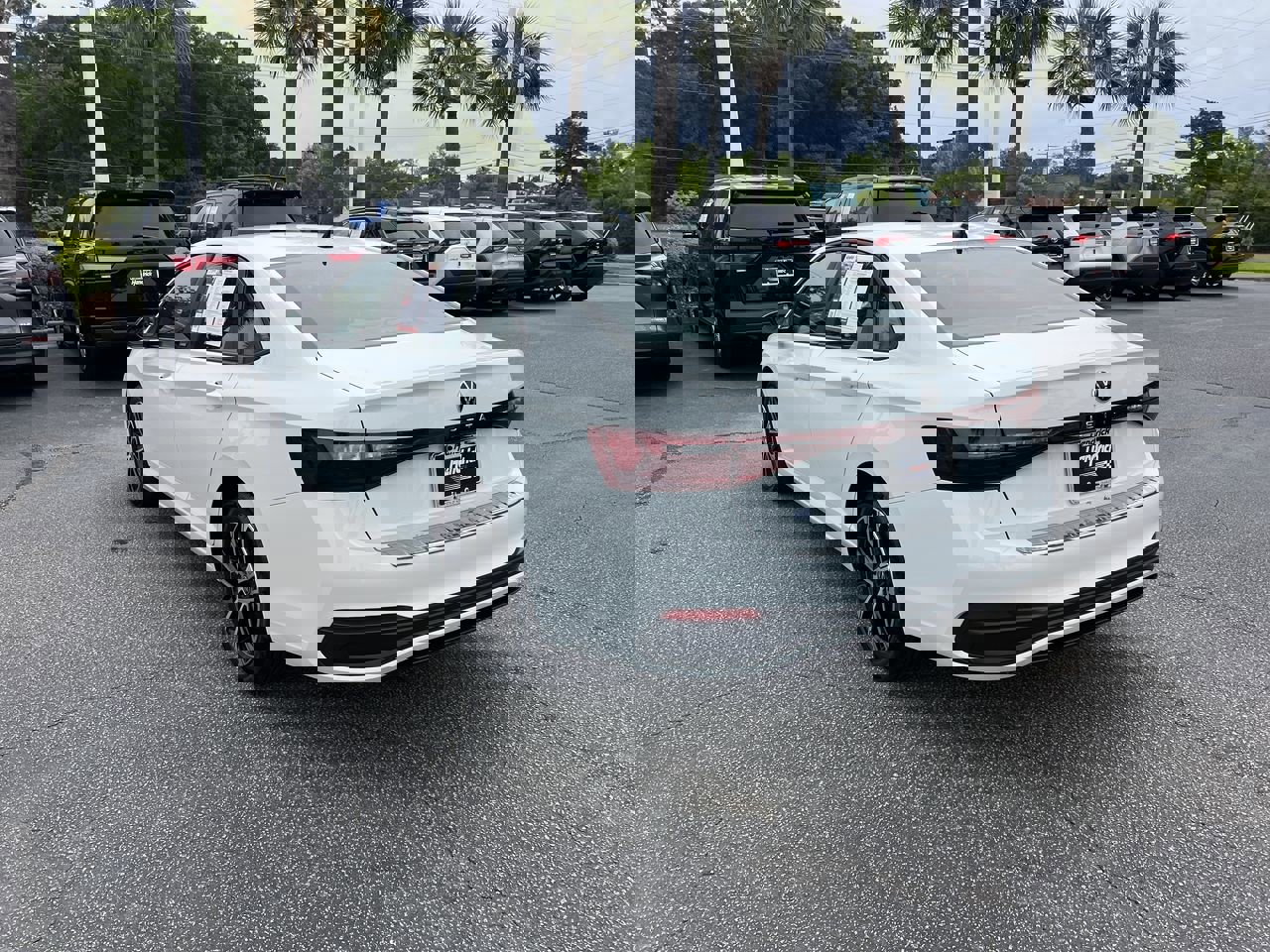 2025 Volkswagen Jetta Sport photo 3