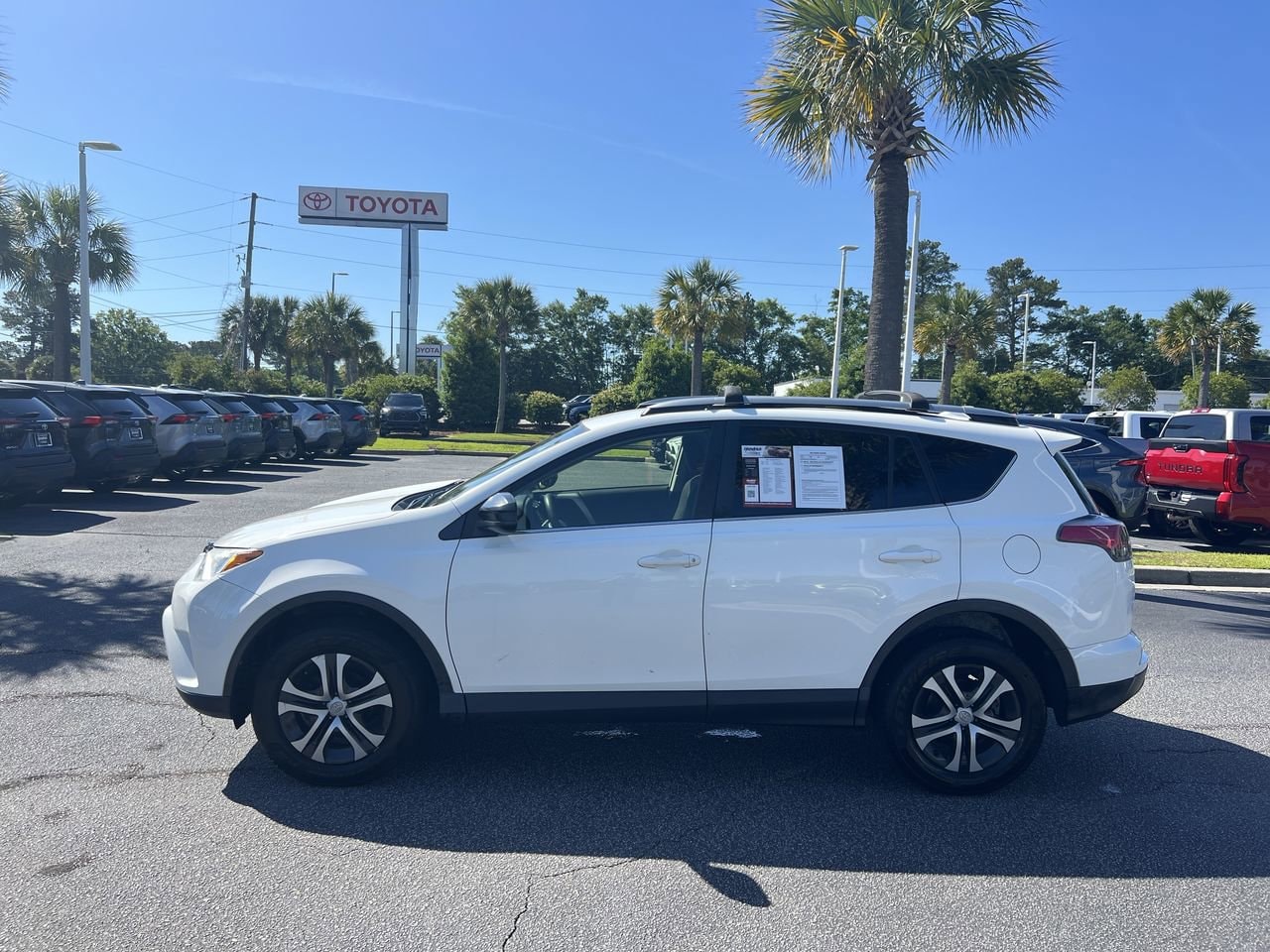 2017 Toyota RAV4 LE photo 6