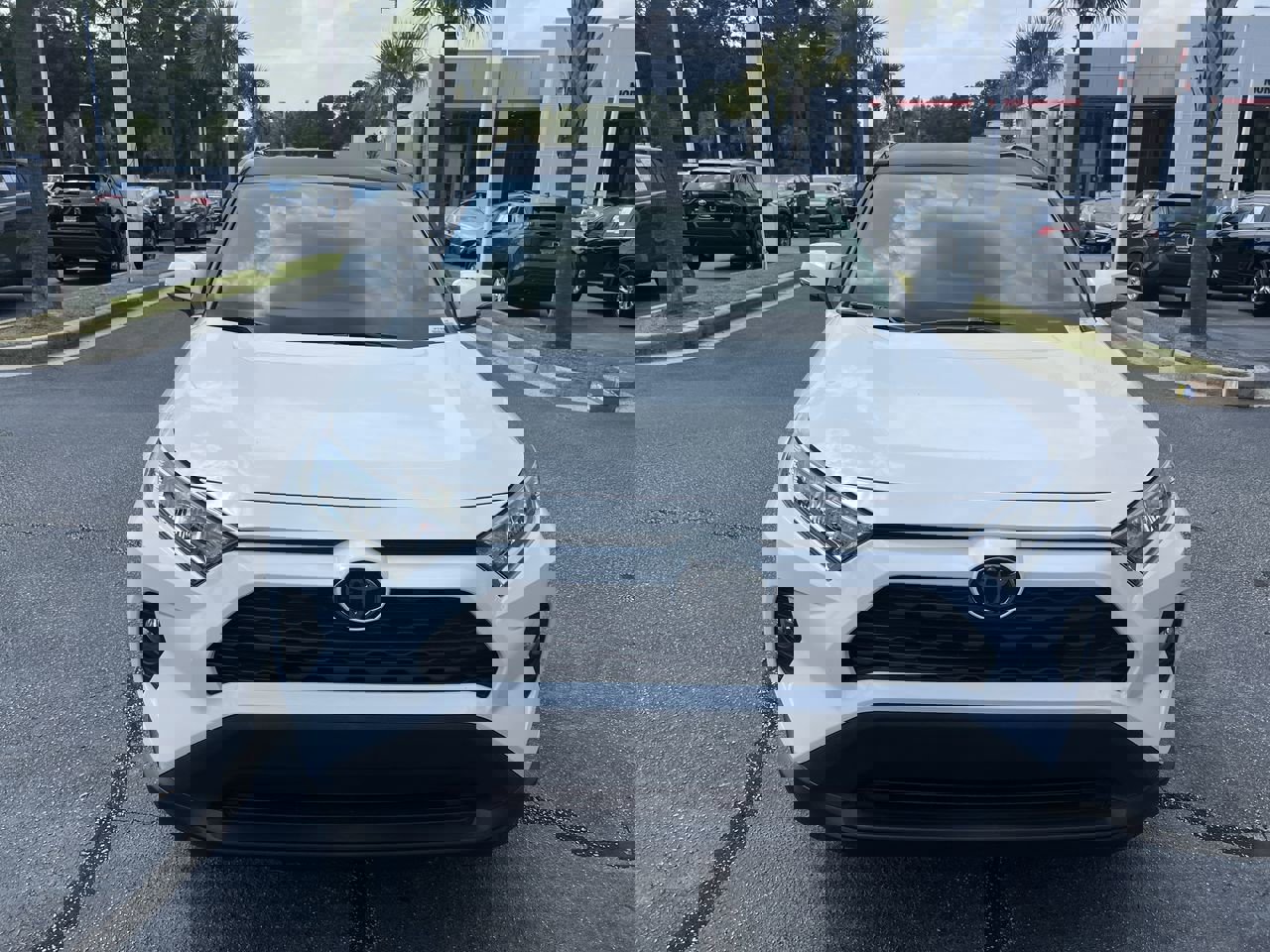 2020 Toyota RAV4 XLE photo 2