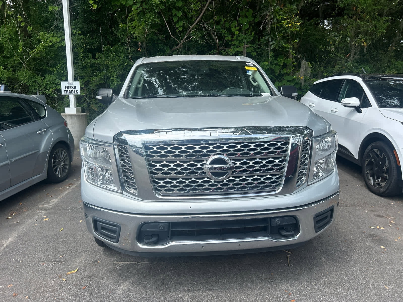 Nissan Titan SV