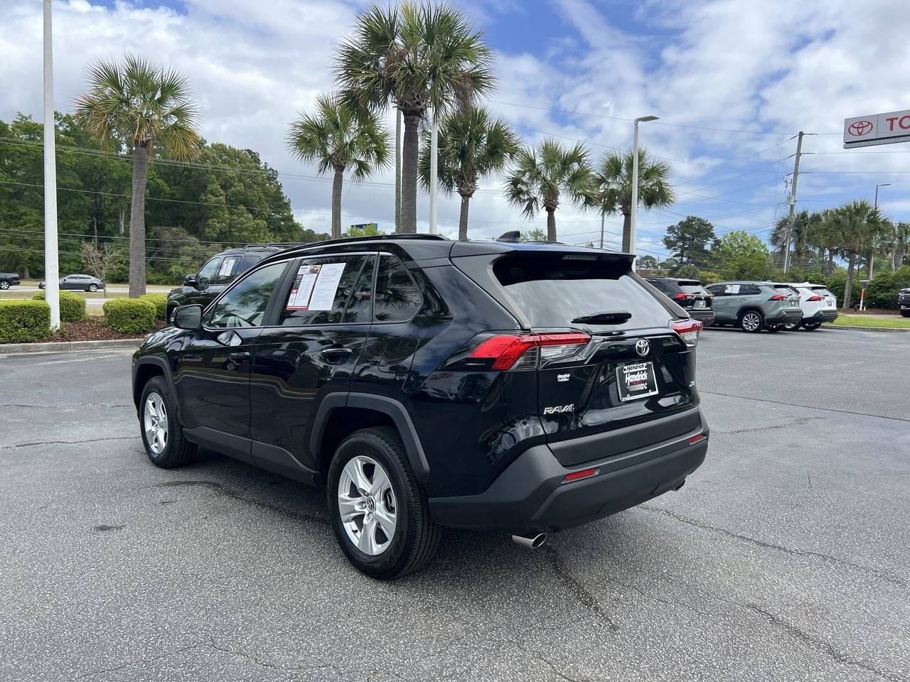 2020 Toyota RAV4 XLE photo 3