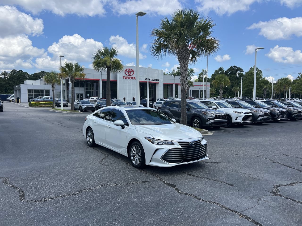 Toyota Avalon Hybrid XLE