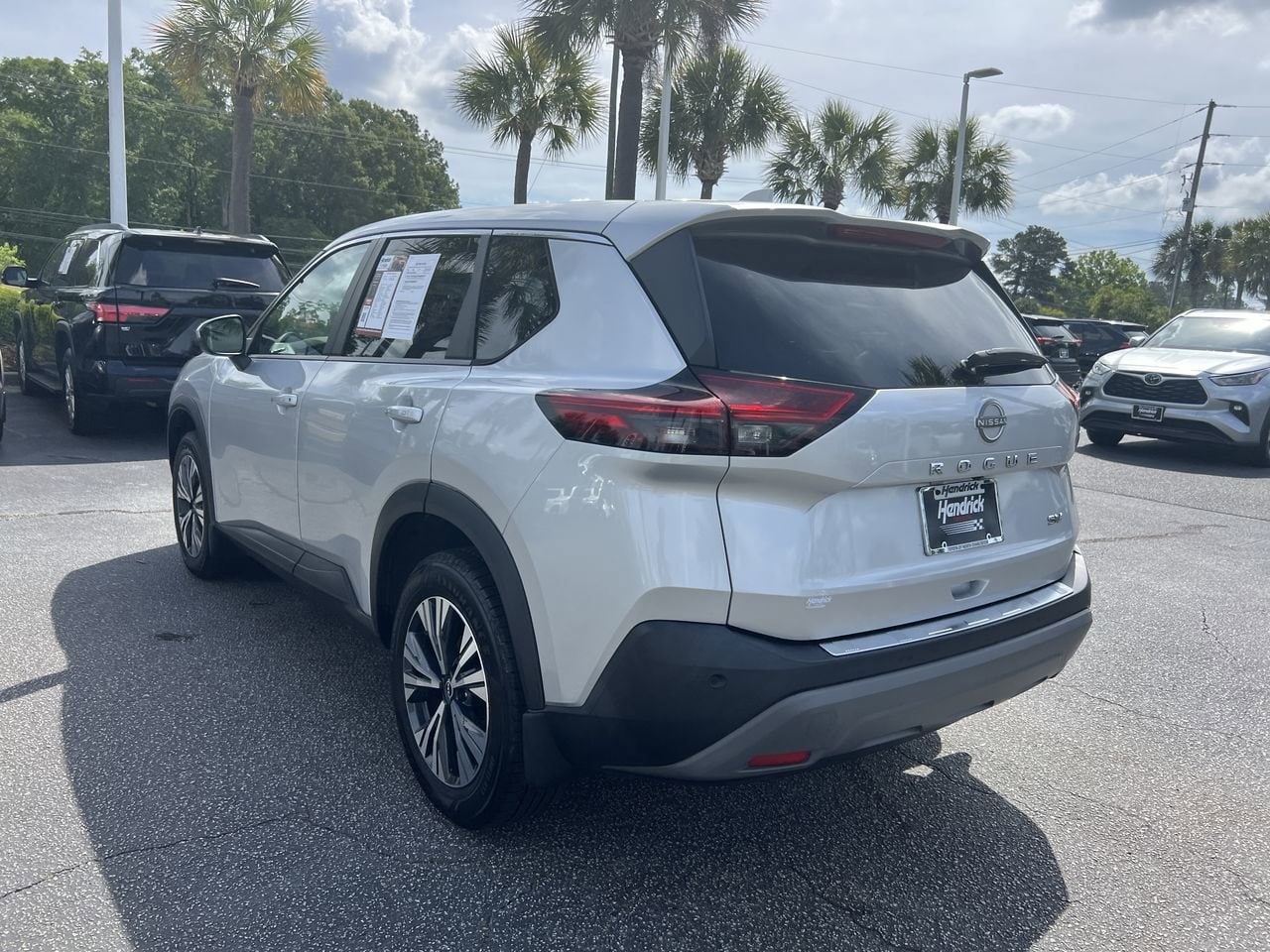 2022 Nissan Rogue SV photo 3