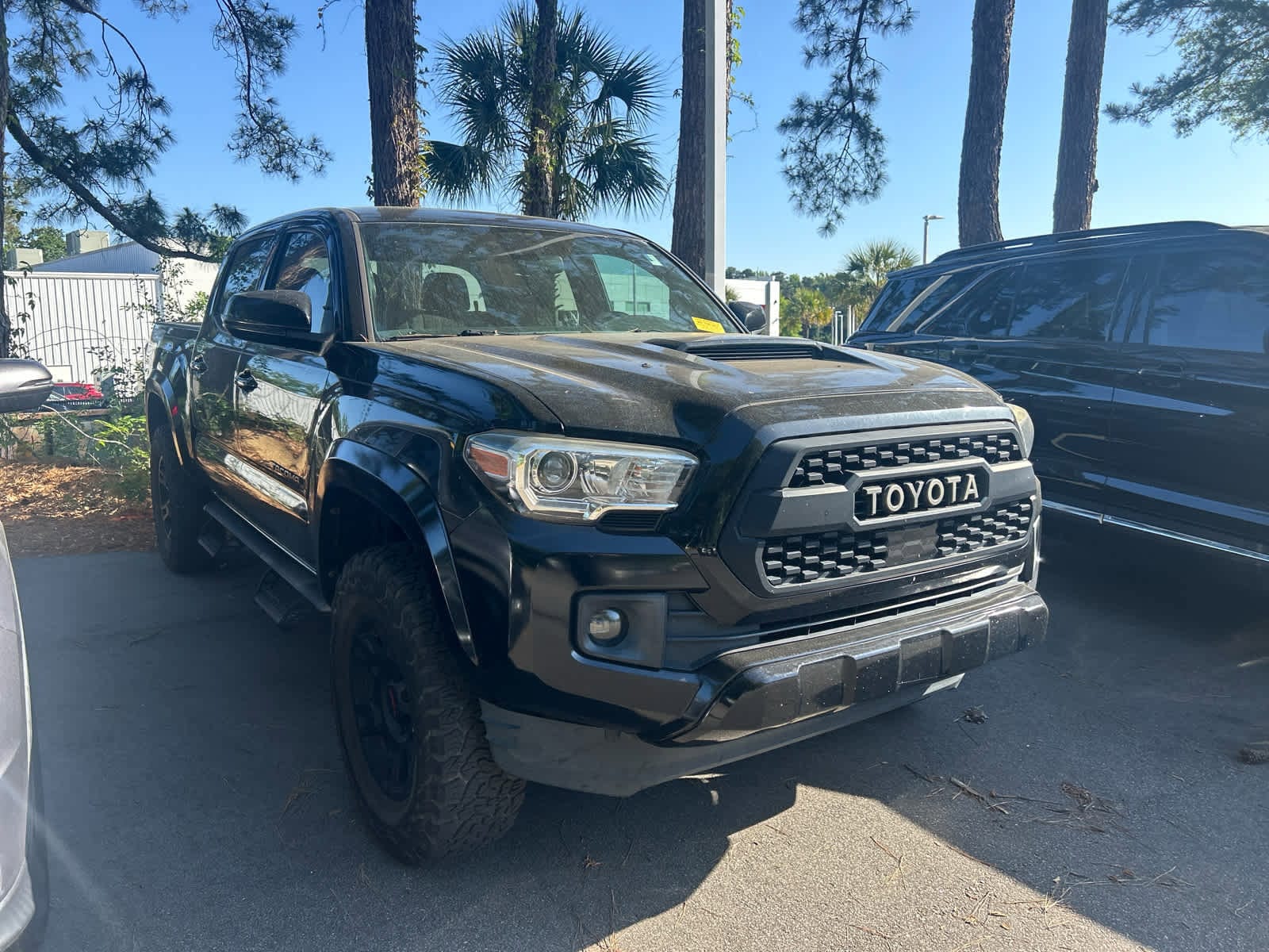 2018 Toyota Tacoma TRD Sport photo 3