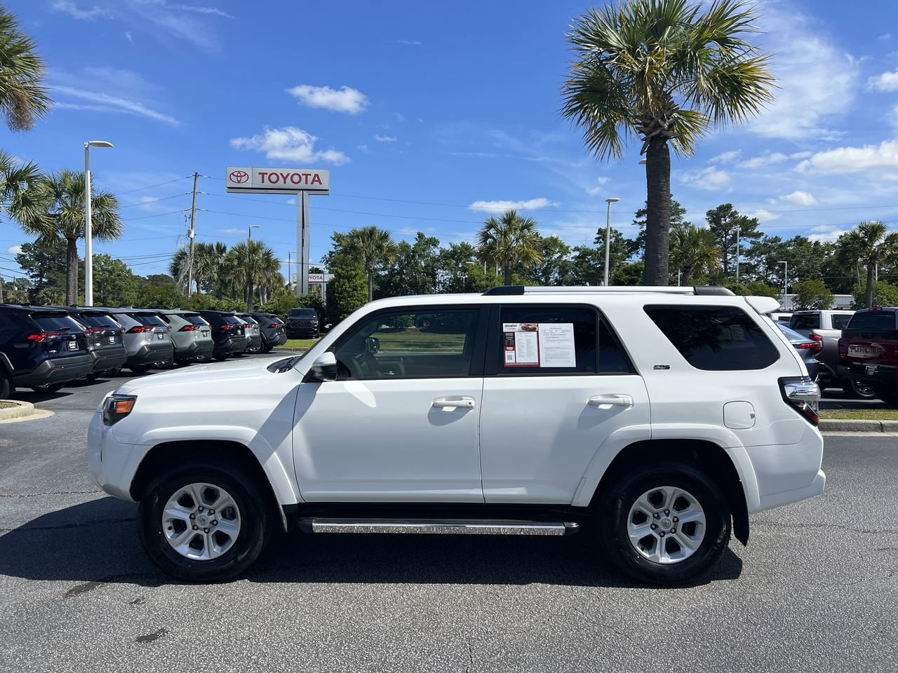 2022 Toyota 4Runner SR5 photo 6