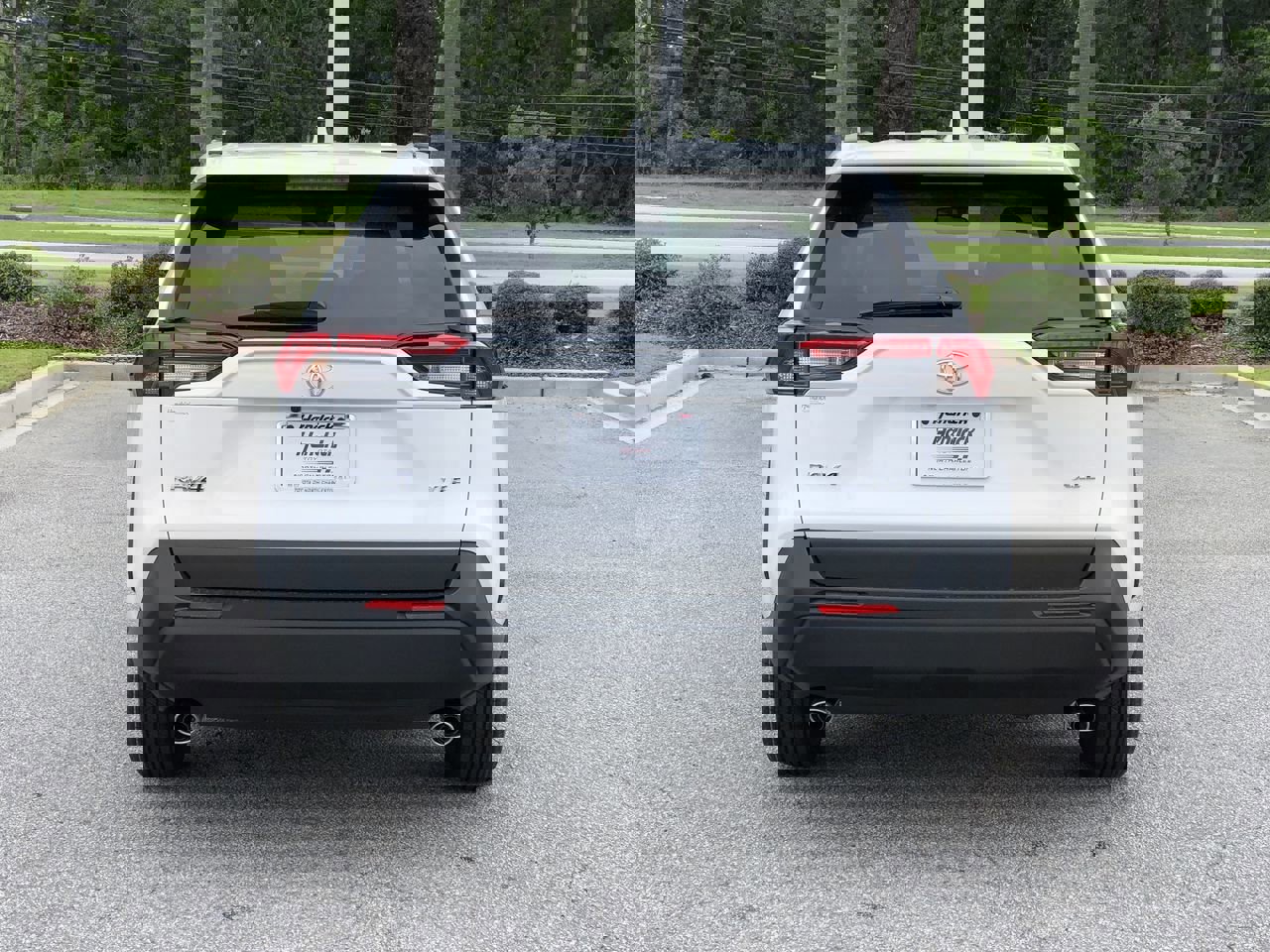 2020 Toyota RAV4 XLE photo 5