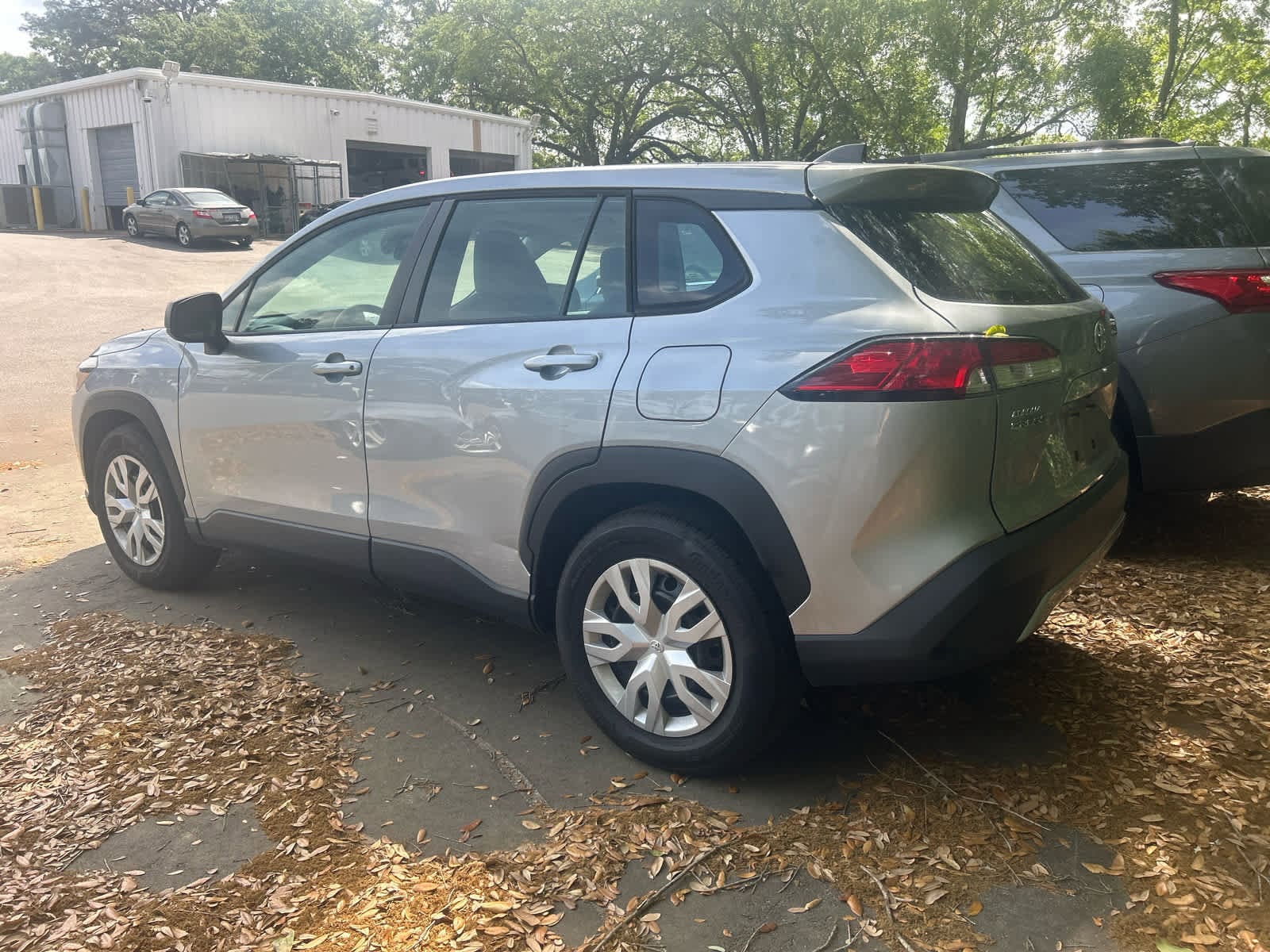 2022 Toyota Corolla Cross L photo 2