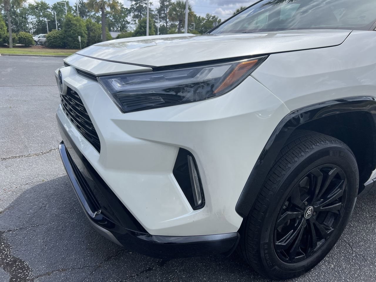 2022 Toyota RAV4 Hybrid XSE photo 5