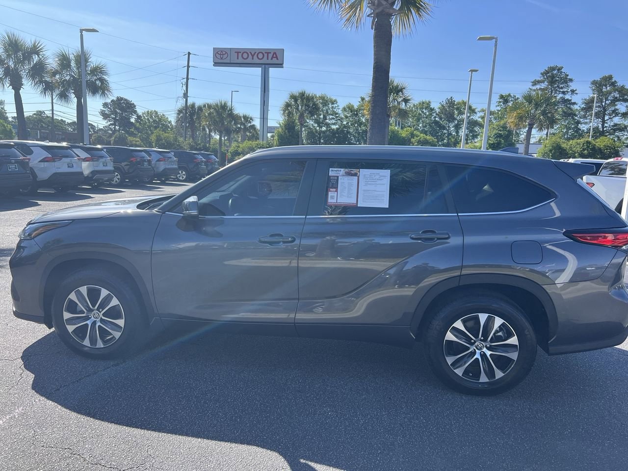 2023 Toyota Highlander XLE photo 5