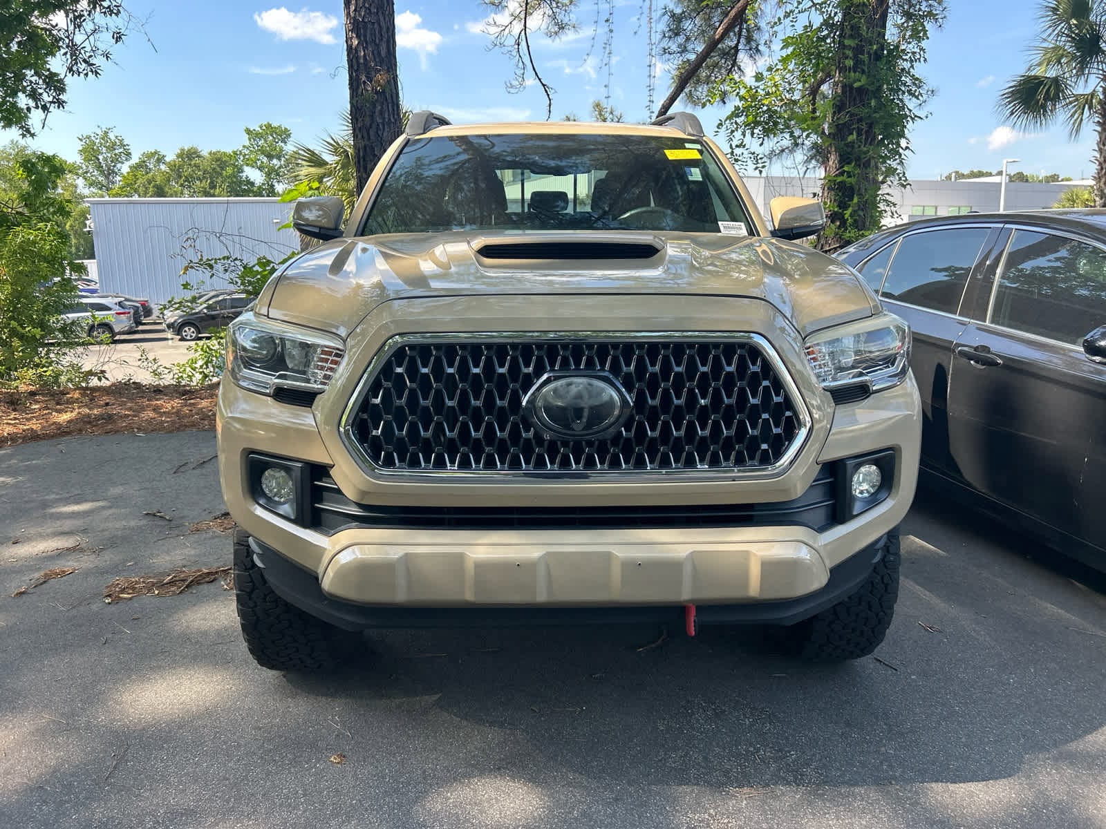 2018 Toyota Tacoma TRD Sport photo 2
