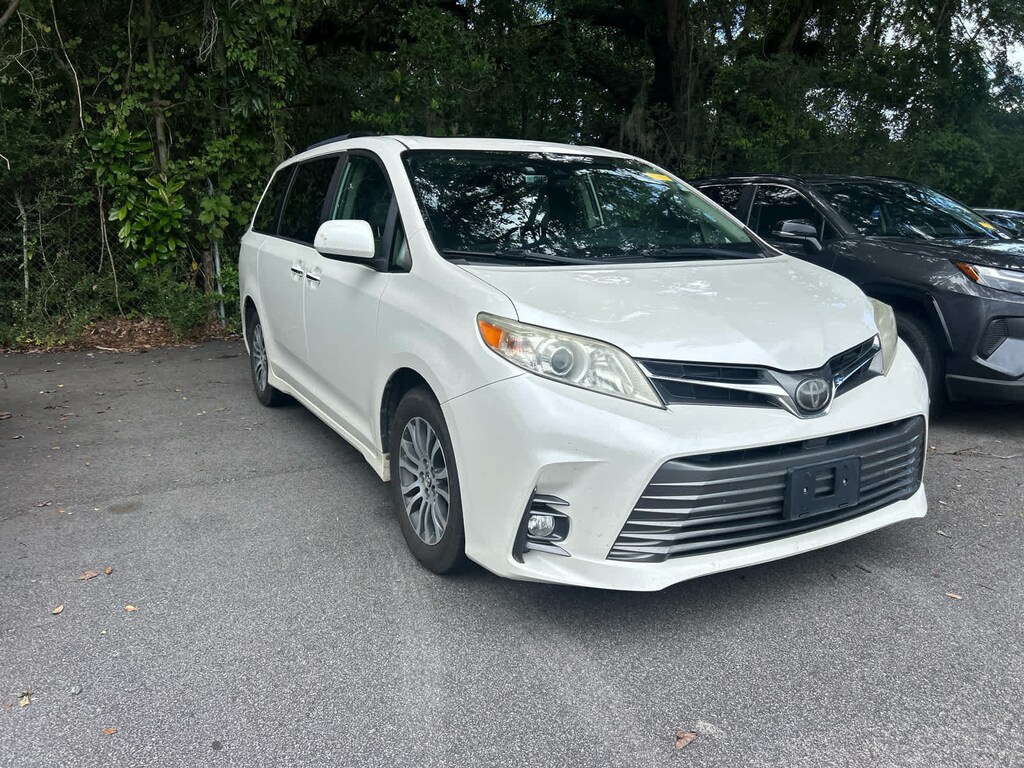 Used 2019 Toyota Sienna XLE Minivan