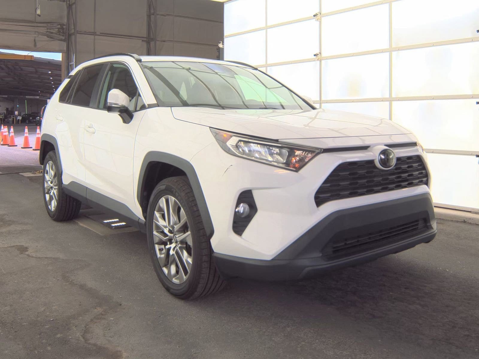 2019 Toyota RAV4 XLE Premium photo 4