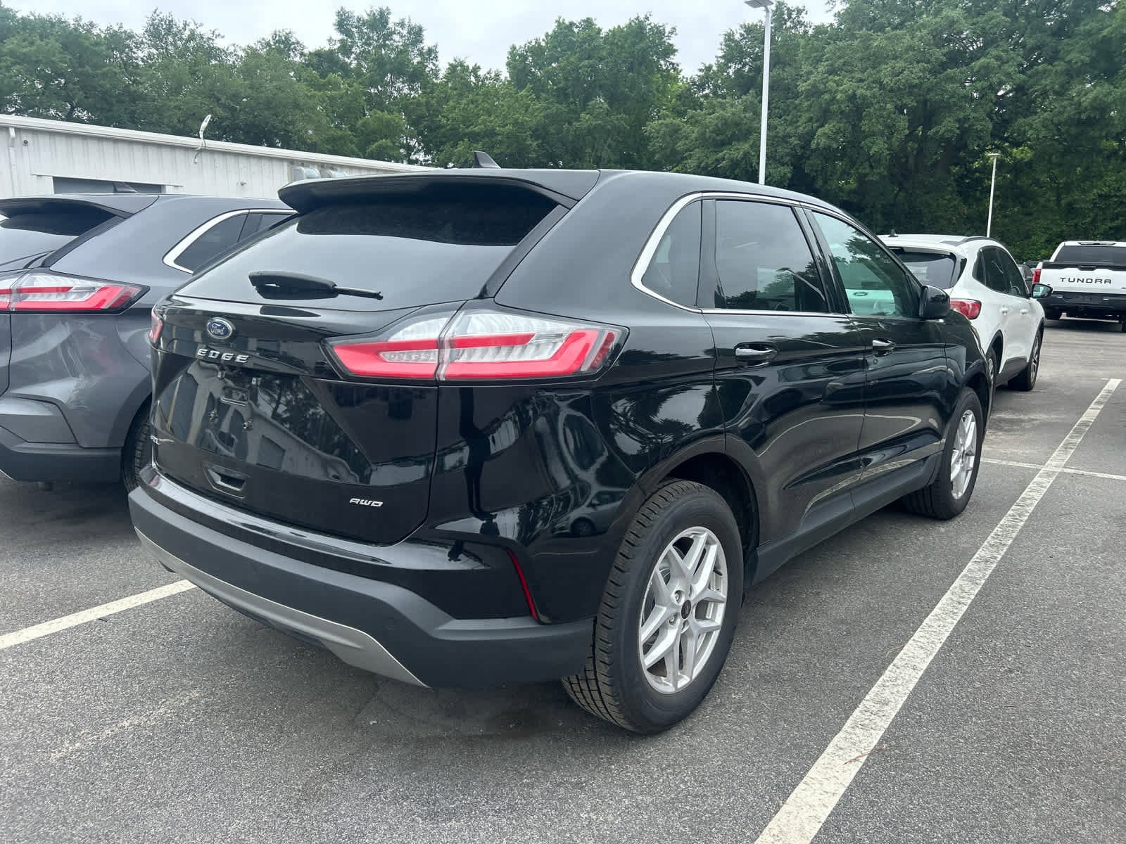 2023 Ford Edge SEL photo 4