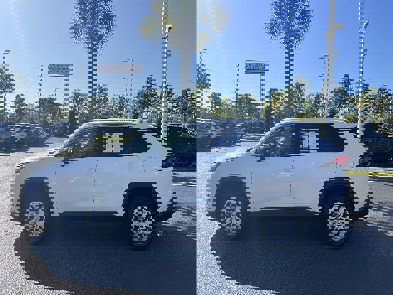 2023 Toyota RAV4 LE photo 6