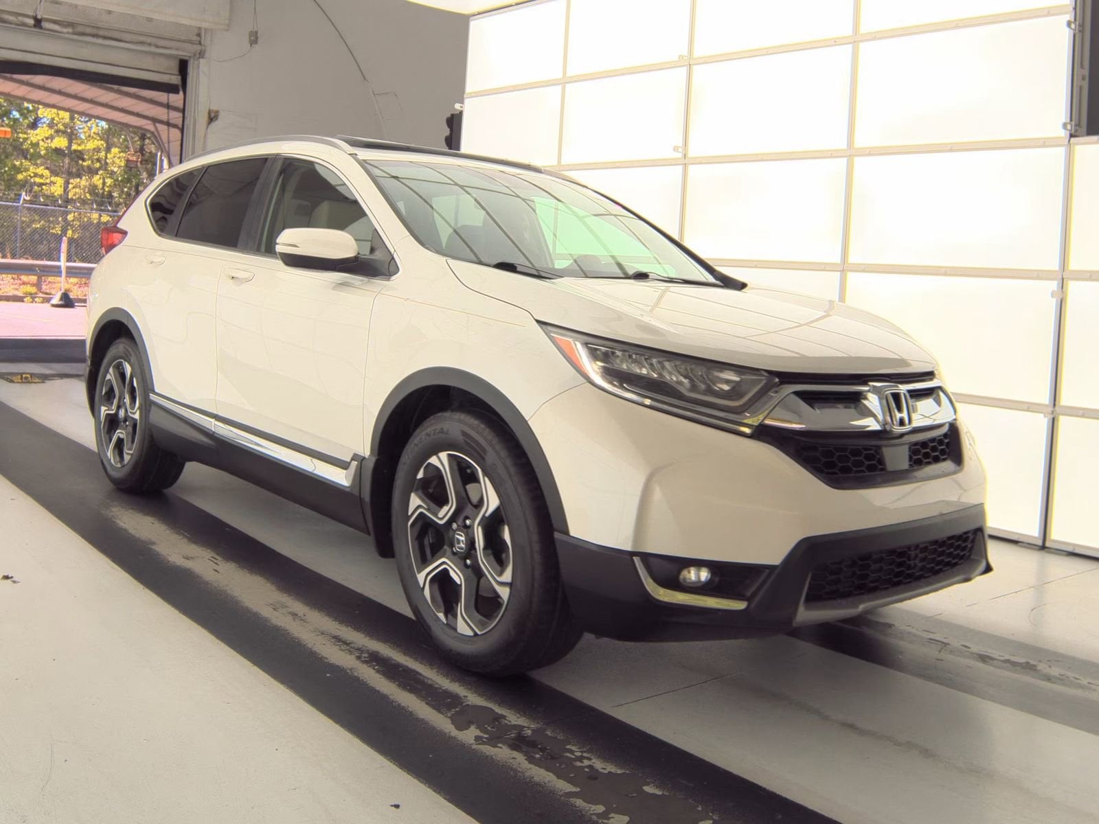 2018 Honda CR-V Touring photo 5