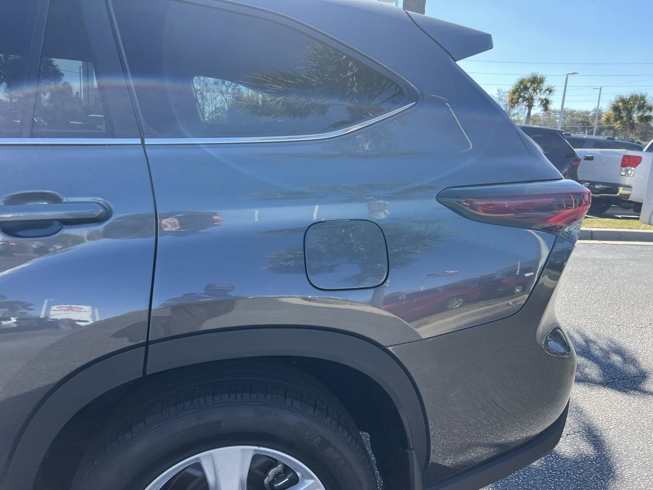 2024 Toyota Highlander LE photo 3