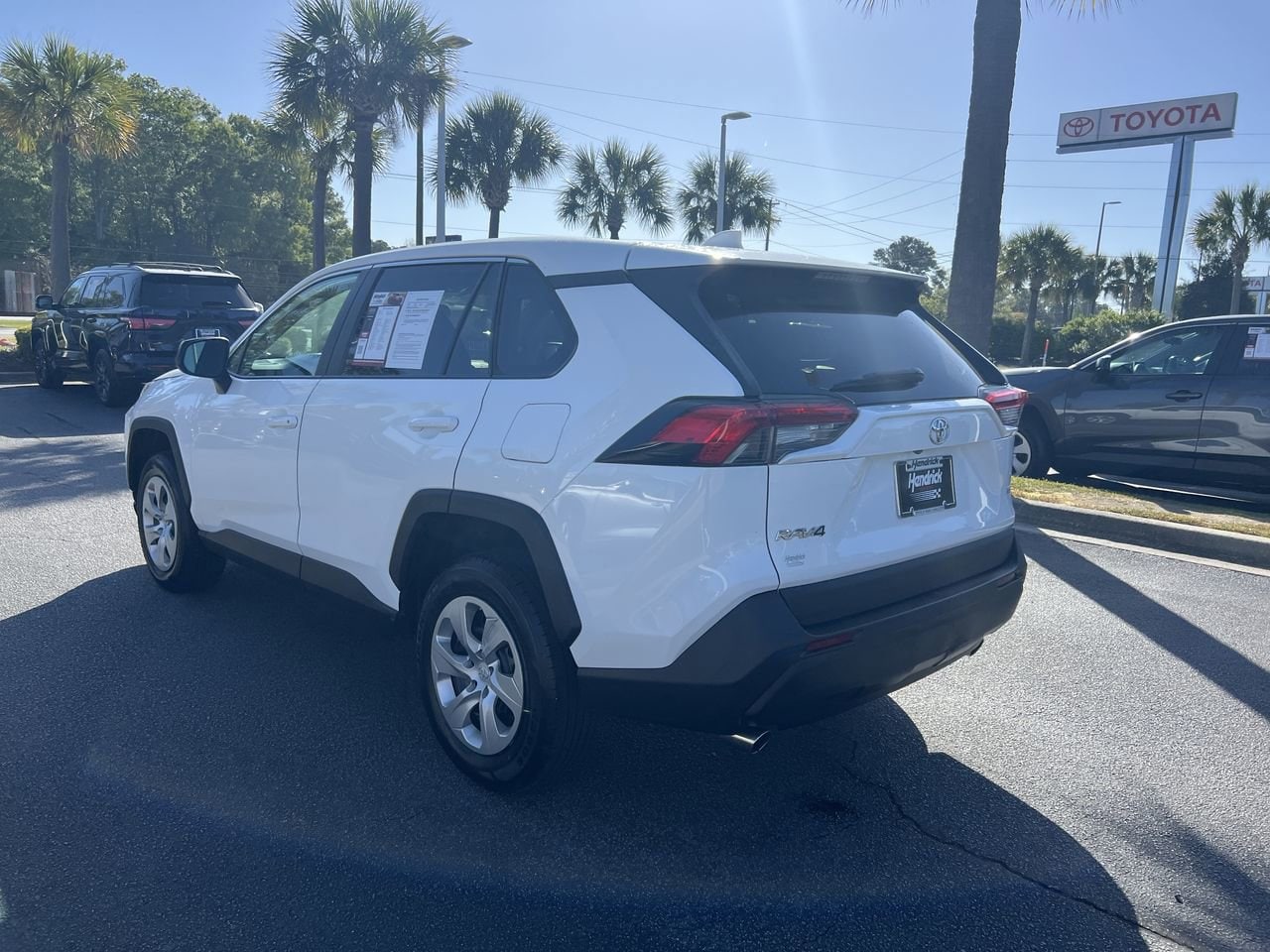 2023 Toyota RAV4 LE photo 3