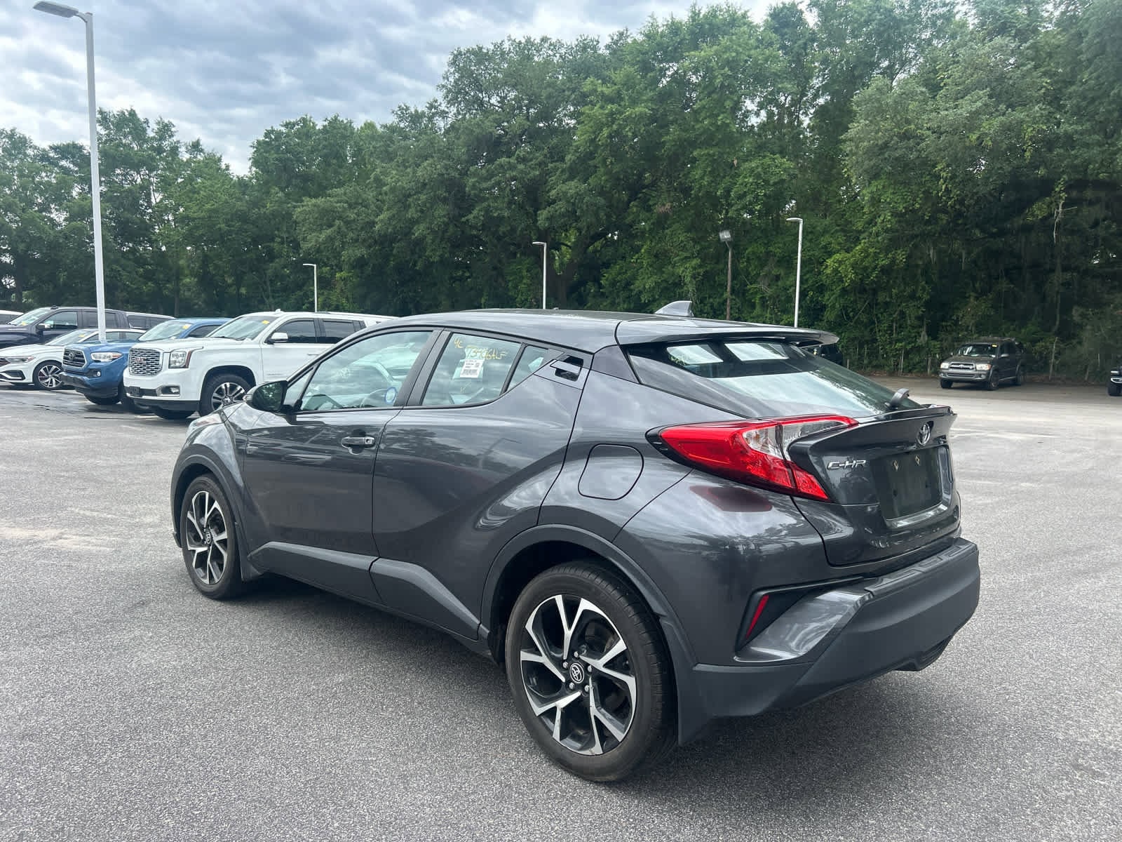 2021 Toyota C-HR XLE photo 2