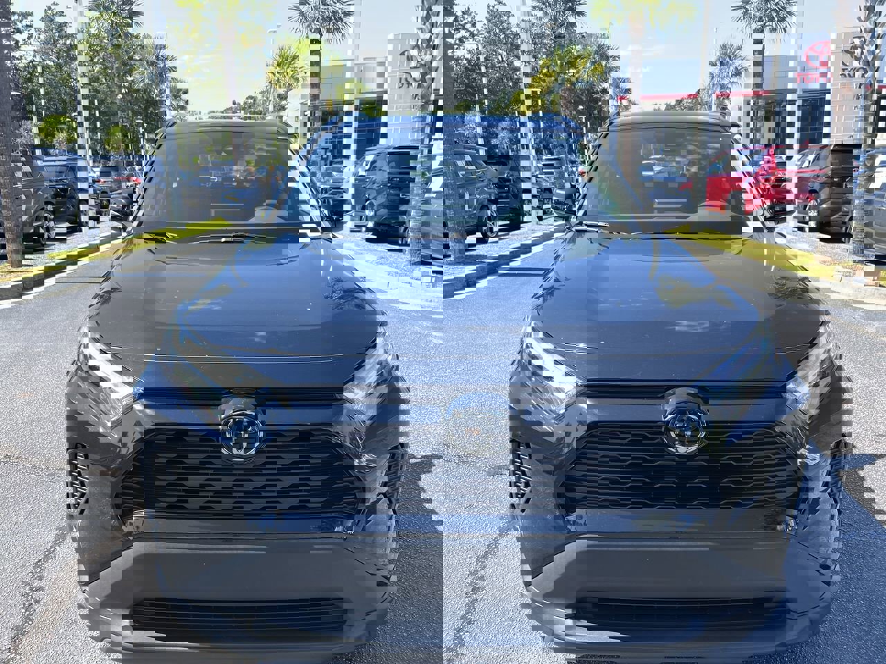 2022 Toyota RAV4 XLE photo 2