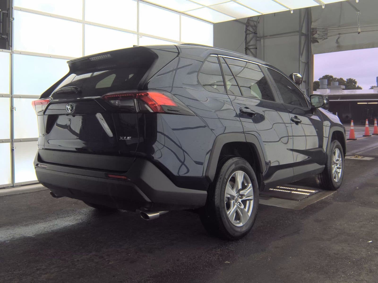 2025 Toyota RAV4 XLE photo 5