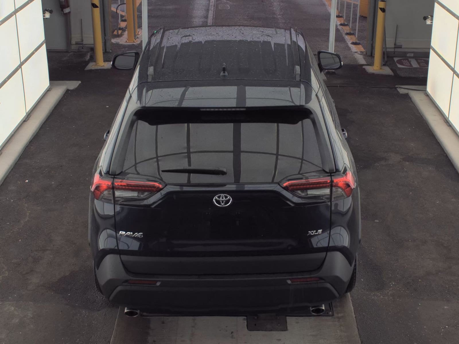 2025 Toyota RAV4 XLE photo 6