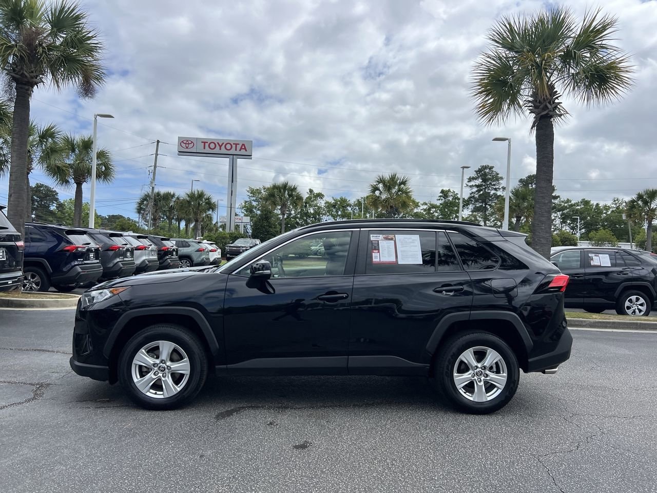 2020 Toyota RAV4 XLE photo 6