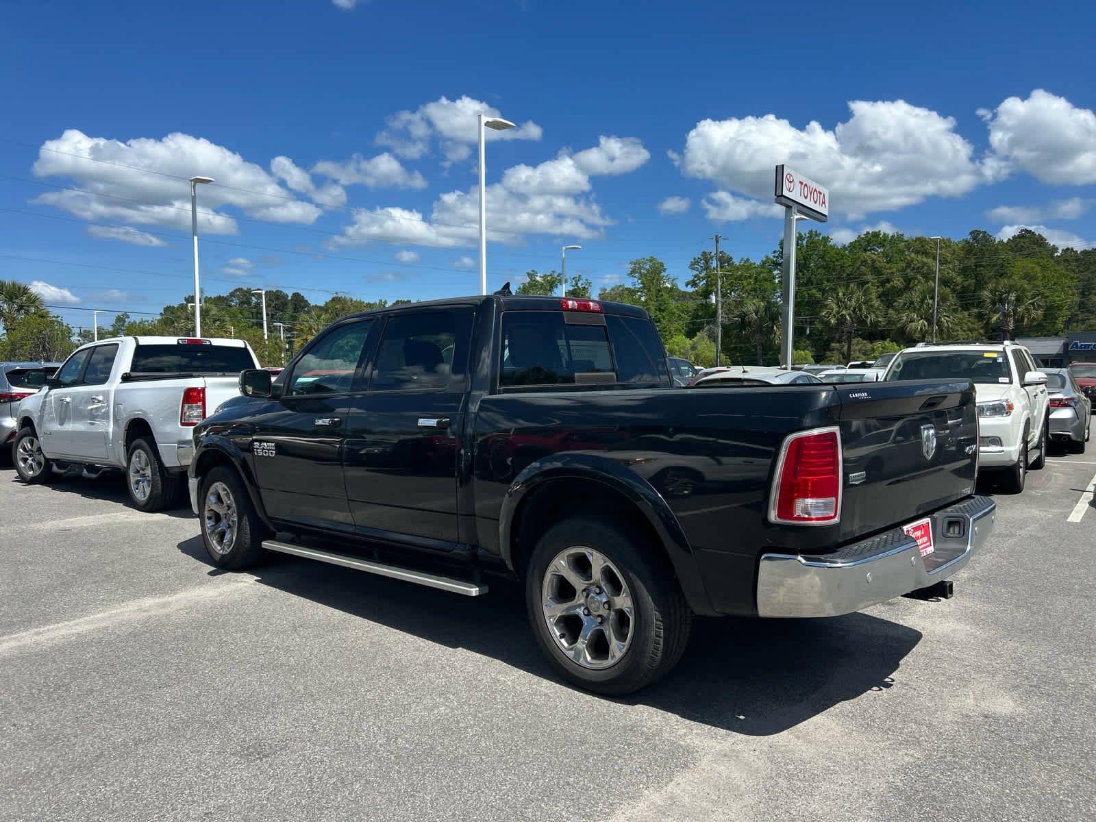 2017 Ram 1500 Laramie photo 2