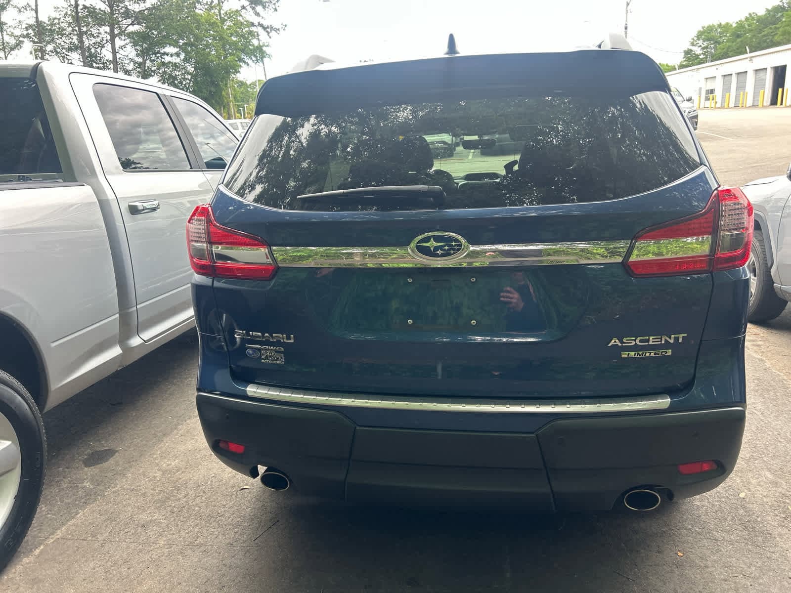 2022 Subaru Ascent Limited photo 3