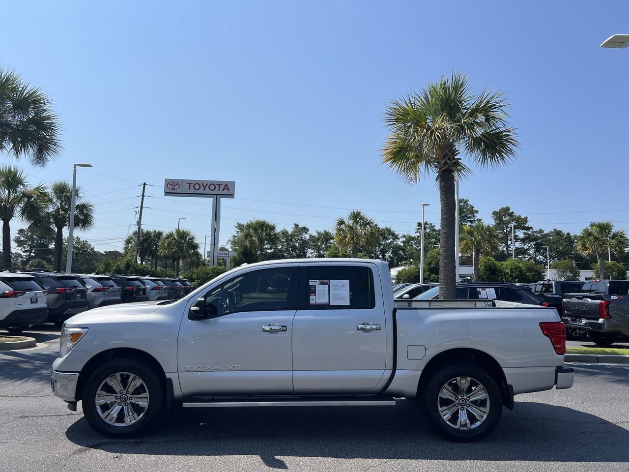 Nissan Titan SV
