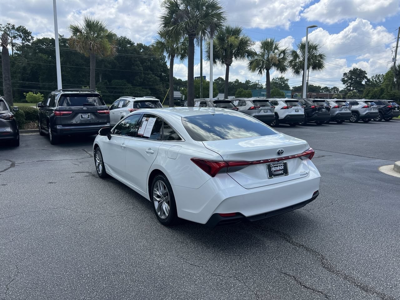 Toyota Avalon Hybrid XLE