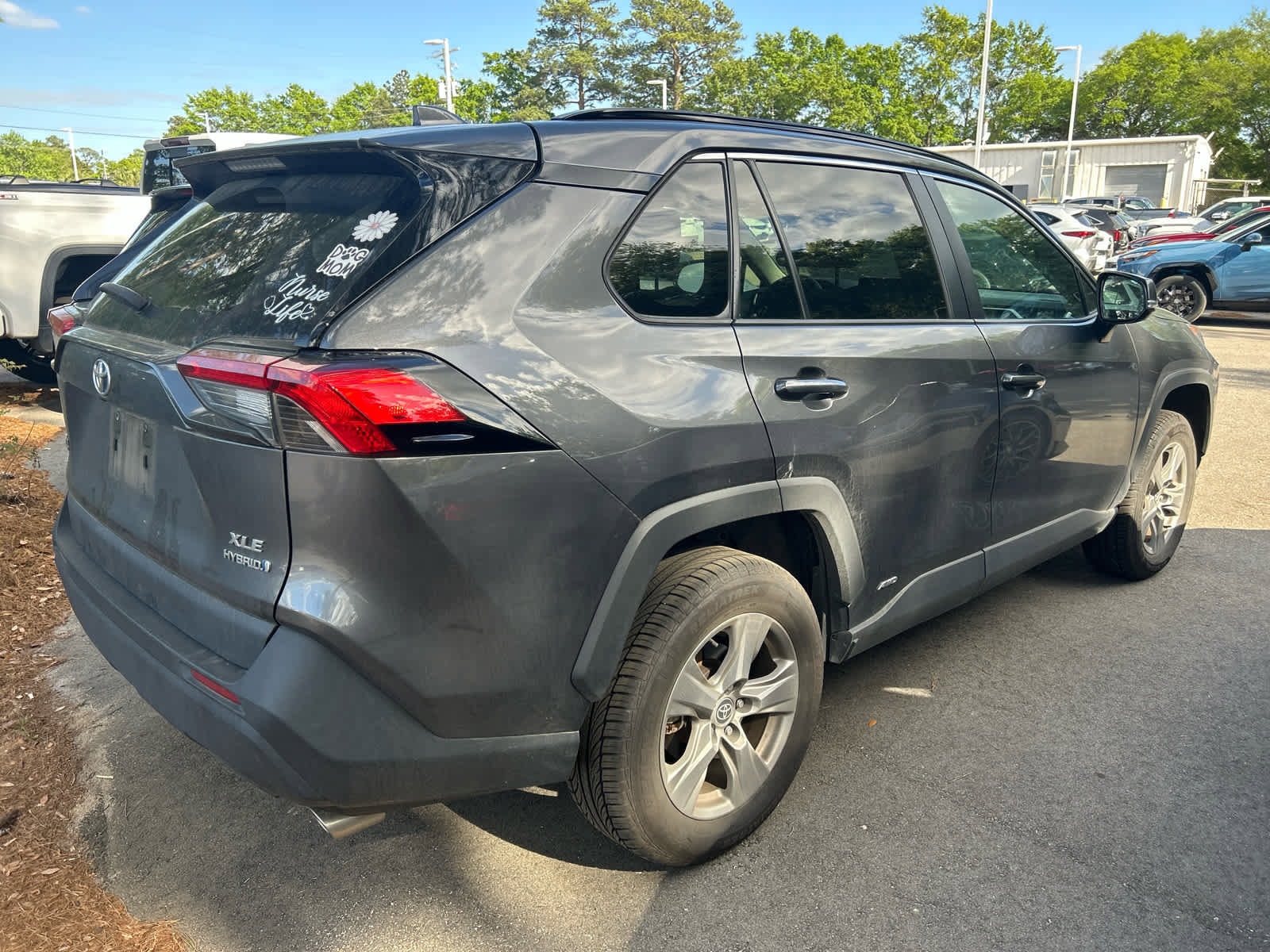 2022 Toyota RAV4 Hybrid XLE photo 5