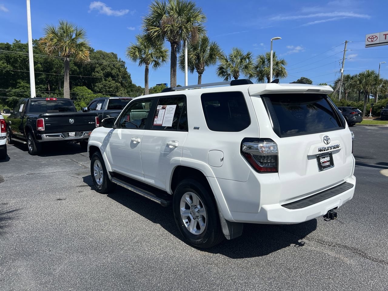 2022 Toyota 4Runner SR5 photo 3