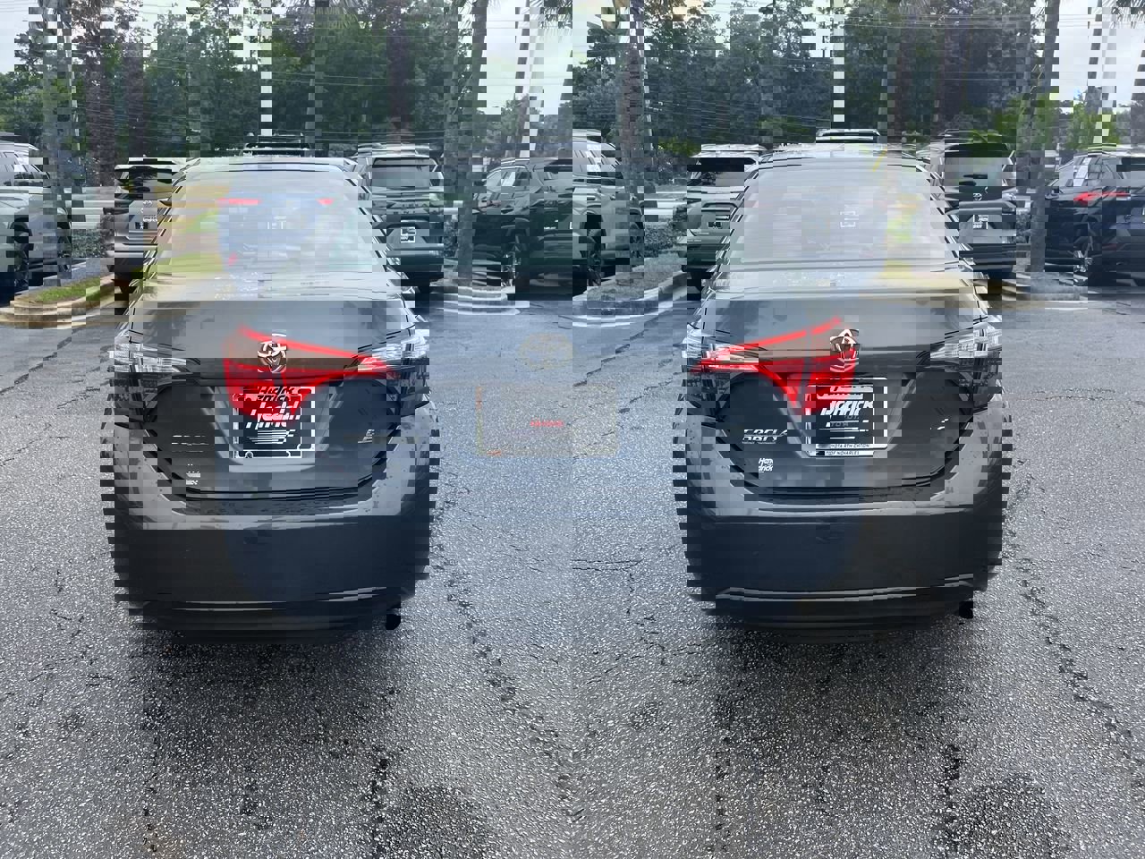 2017 Toyota Corolla LE photo 3