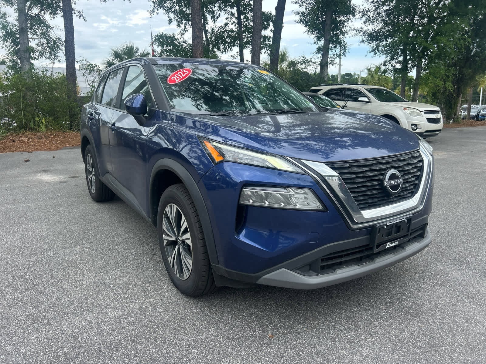 2023 Nissan Rogue SV photo 6