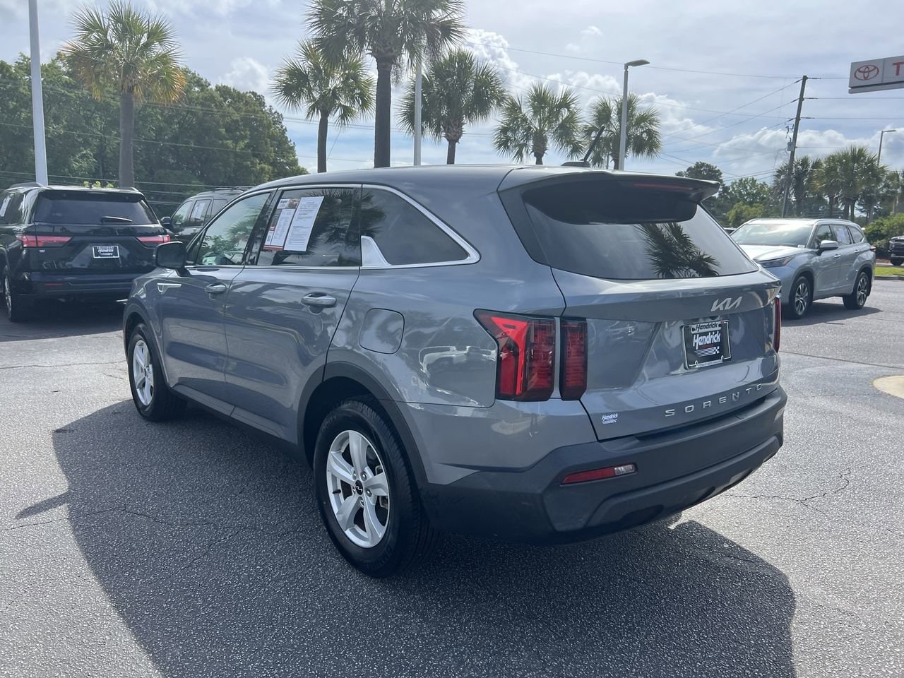 2022 Kia Sorento LX photo 3