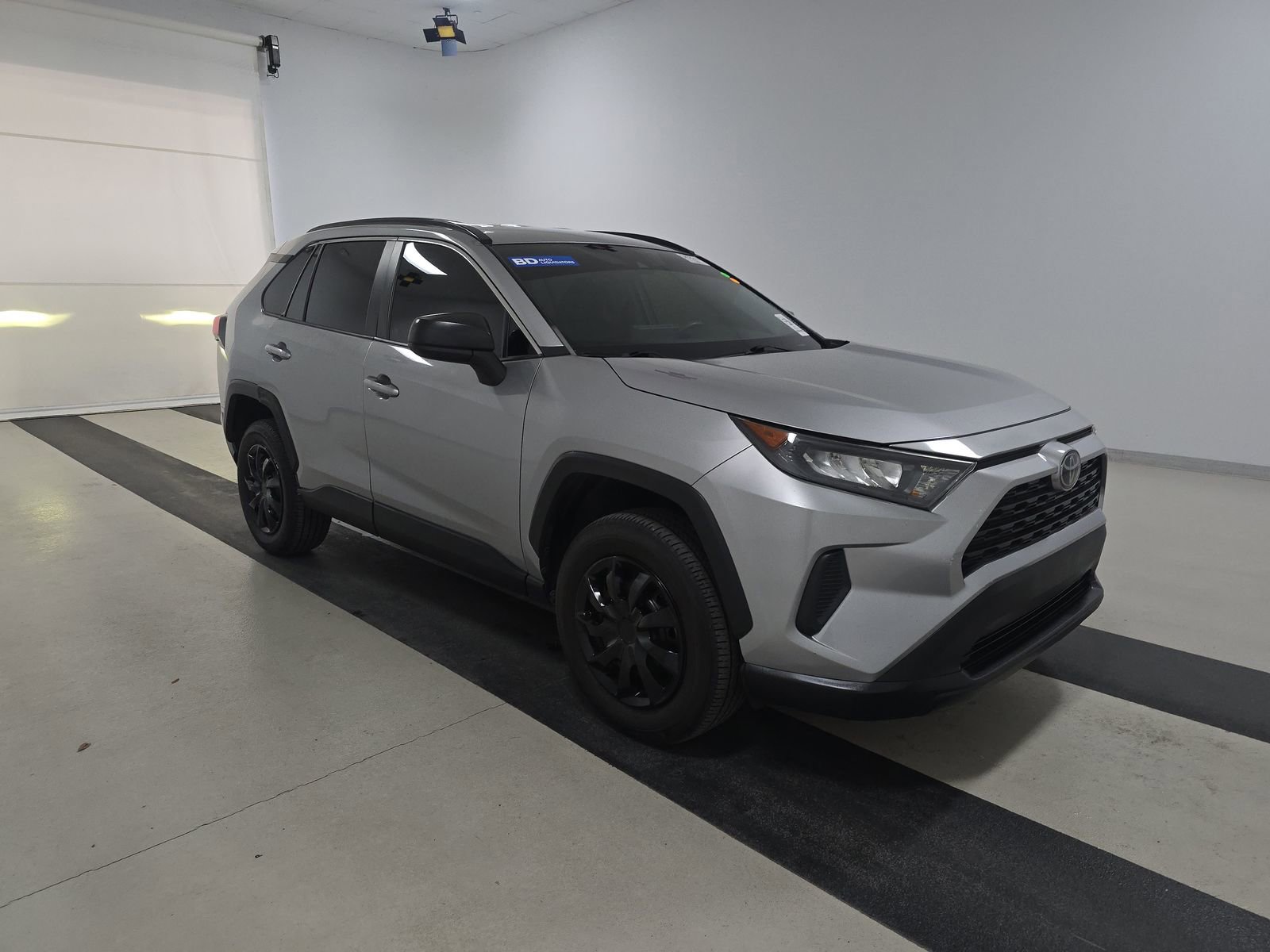 2019 Toyota RAV4 LE photo 3