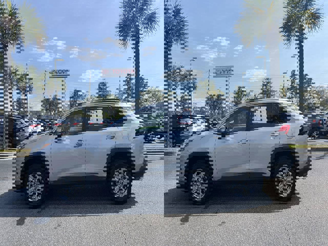 2024 Toyota RAV4 XLE photo 6