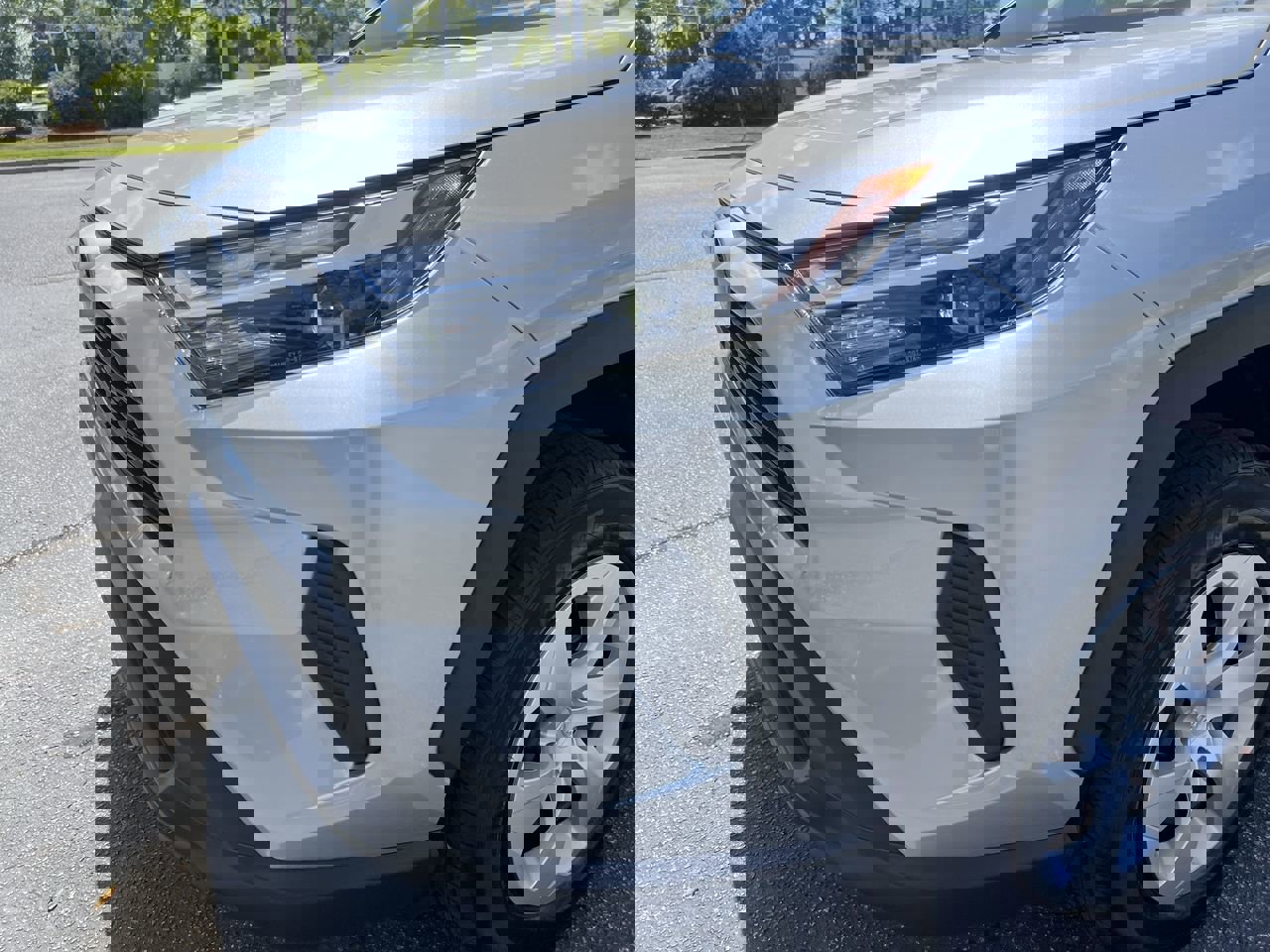 2025 Toyota RAV4 LE photo 5