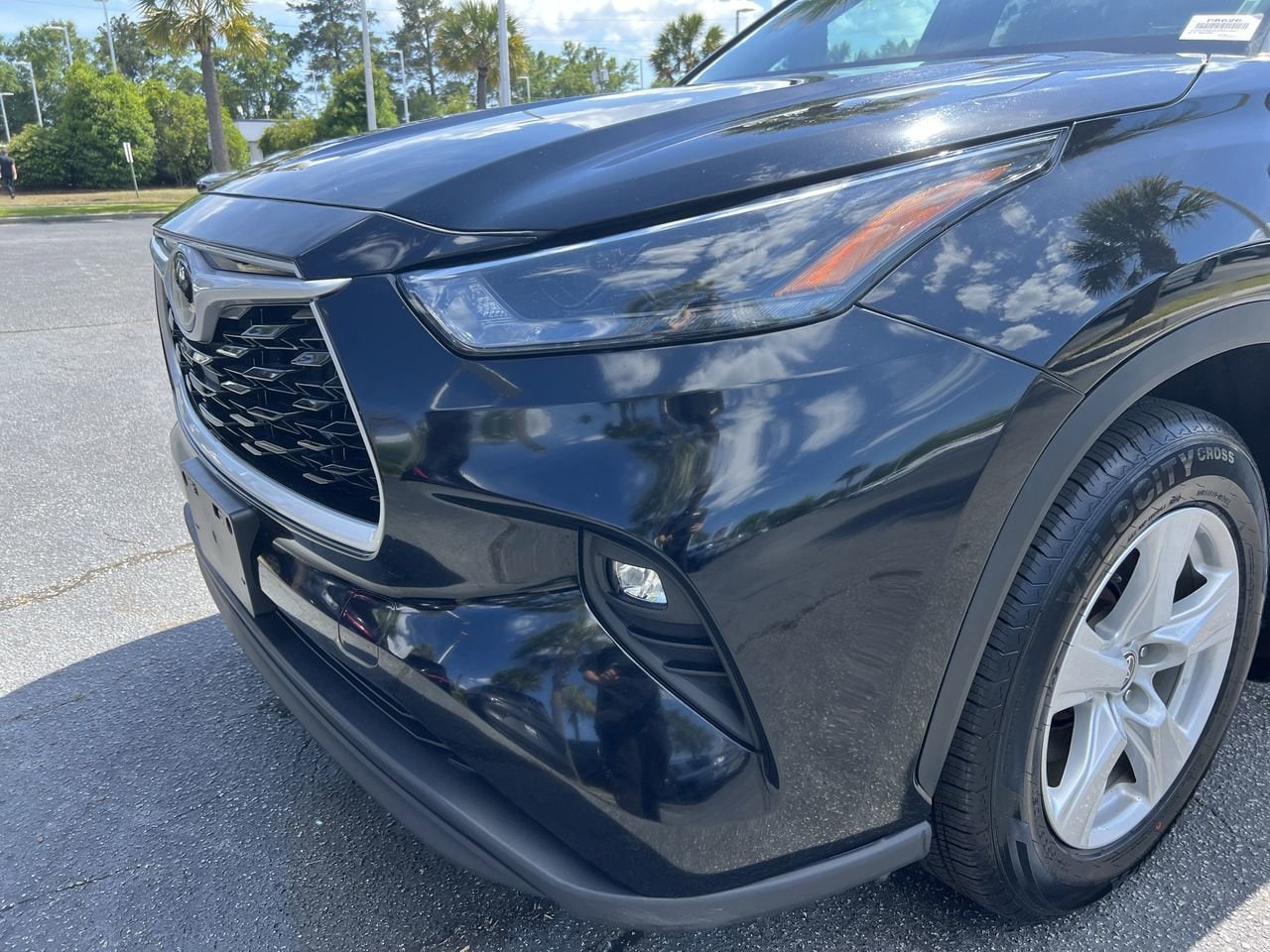 2024 Toyota Highlander LE photo 5