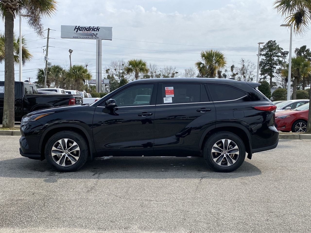 2021 Toyota Highlander XLE photo 6